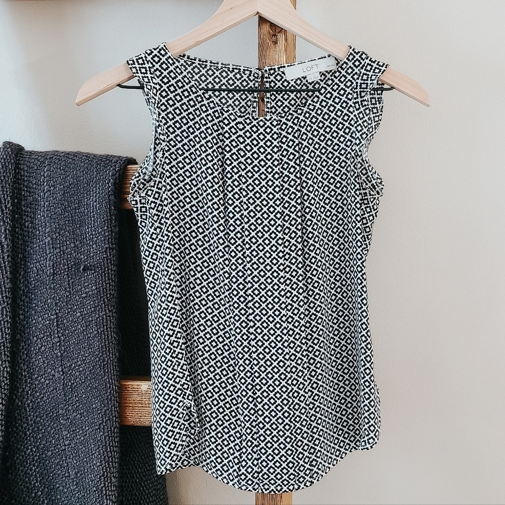 3/$20 LOFT Black & White Geometric Print Blouse (Size XXSP)